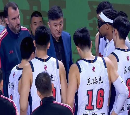 北京男篮新援3月4日到位,FIBA向中国球迷道歉,广东大将赛季报销