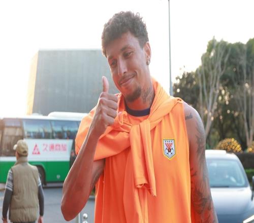 泰山冬窗0支出!1外援变动,多名轮换主力离队,实力不升反降