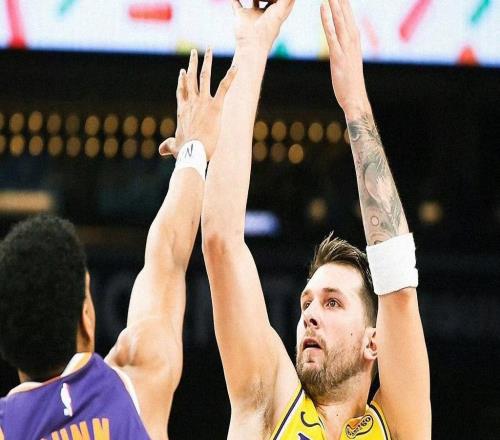 3连败!湖人遭绝杀!东契奇轰41+8+8,詹姆斯里程碑,里夫斯14分