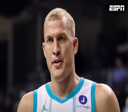 Shams：普拉姆利和马刺签约至本赛季结束