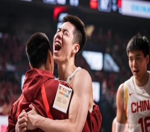 郭士强:中场我和大家强调相信中国男篮,必须做好防守控制对方