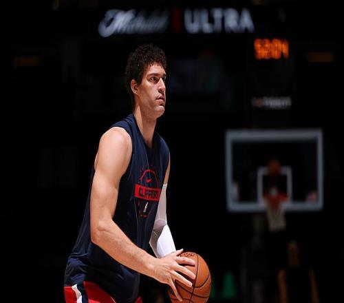 出场时间实在是太长了,快船内线老将的场上效果也实在是太差了