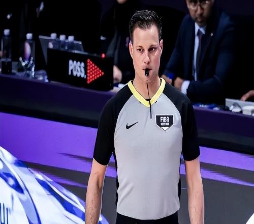 真相曝光！国际篮联根本不是认错，吹中国黑哨的裁判，恐全身而退