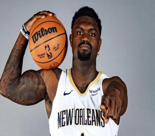 锡安11分钟右脚踝扭伤退赛：已连续出战35场创生涯最长纪录