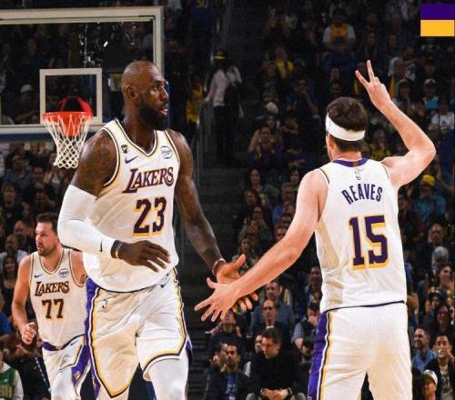 湖人28分大胜勇士!詹姆斯连轰4大纪录,难怪说库里没KD赢不了他