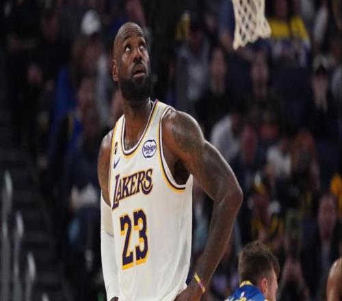 詹姆斯霸气表态:我不怕打铁!我总相信我下一个三分球会进!