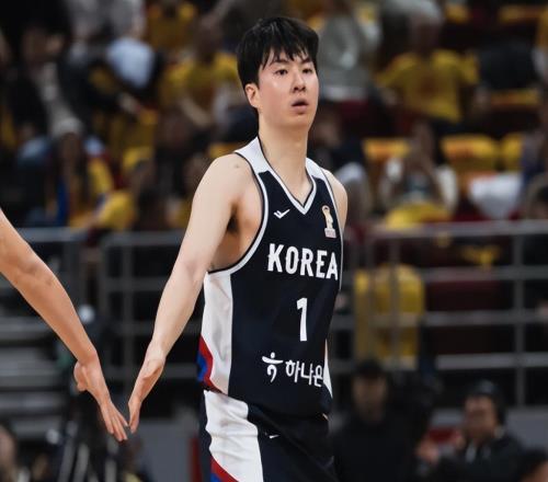 世预赛迎来关键转折!中国男篮连获三个好消息,赢球直接升至第二