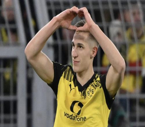 进球后比心,马特乌斯:这至少说明施洛特贝克很喜欢在这踢球