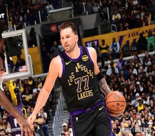 湖人大胜勇士止颓,雷帅豪言称球队回到正轨,战残阵国王无悬念