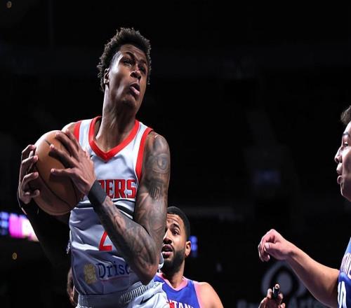 难得在防守端有所突破,火箭二队锋线新星能否打出更全面的表现