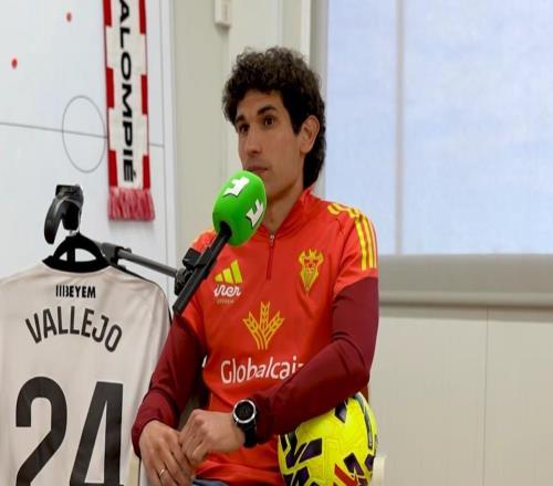 巴列霍：我越拼命练身体就越拉胯莱万的鬼魅跑位让后卫崩溃