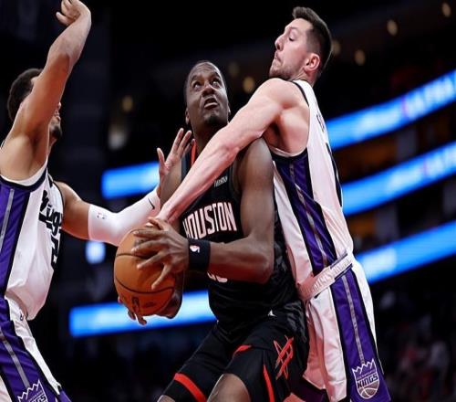 作用有限出场时间不多,火箭想要送走他的合同都不是容易的事情