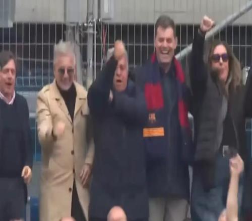 马卡:拉波尔塔看台高唱反皇马歌曲,激动之余做出不雅手势