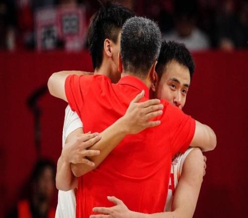 热血逆转!中国男篮取世预赛两连胜,重新赢回出线主动权