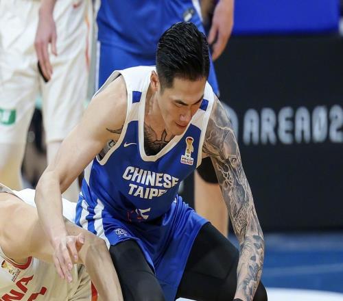 记者：感谢中国台北主教练末节不上刘铮，让卢峻翔一通乱干