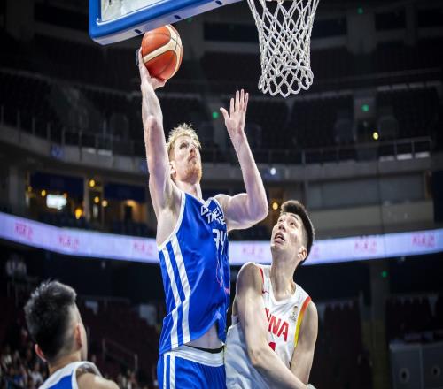 体力不支，高柏铠全场出战36分钟&投篮14中8，得到19分11篮板