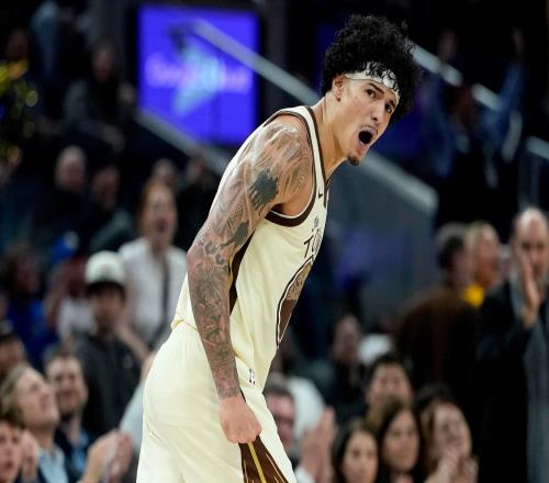 逆袭成功!55顺位+1500万,23岁啊,勇士捡到大宝贝了