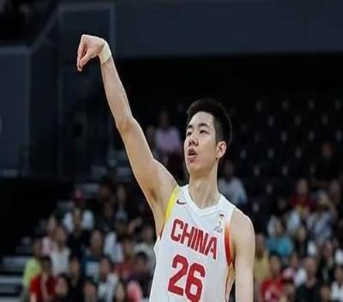 神射手！朱俊龙出场29分钟，三分6中5得到19+4+2