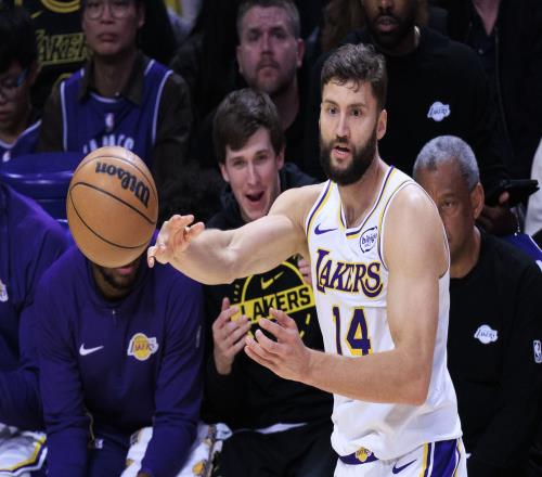 八村塁表示克莱伯无论是否上场，都在用多种方式支持球队获胜_NBA直播