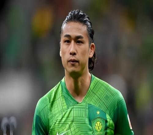 他曾在上港和国安队都效力过!如今当打之年却没踢出来,引发热议