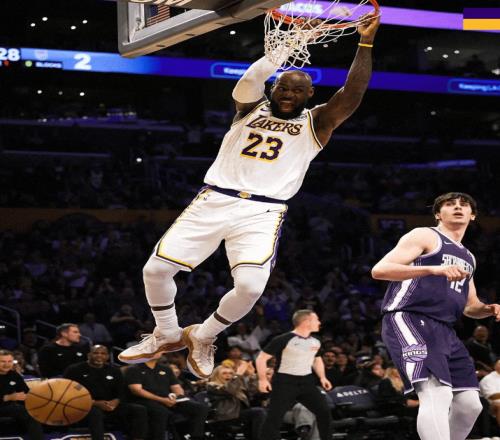 狂胜24分！湖人三杀国王，詹姆斯创4大纪录，威少16中6，艾顿立功