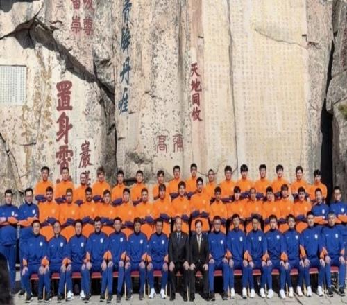 中超延续传统，山东泰山部分代表开展登泰山活动