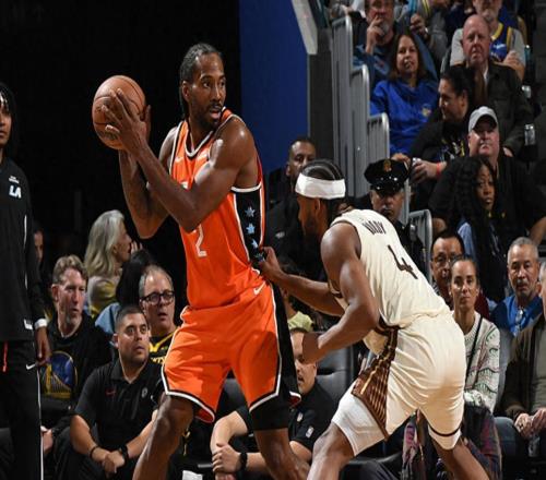 首发出场,5中1得4分,正负值18,全队最低!勇士还是迷之自信啊