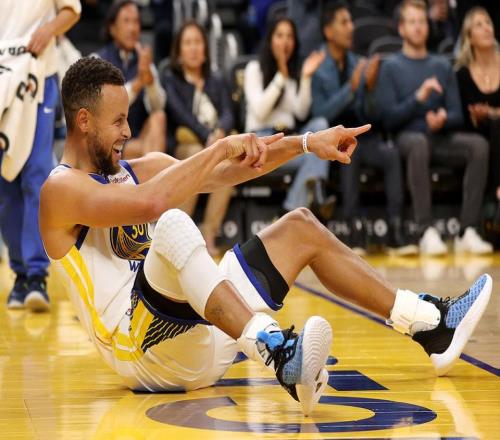 NBA本赛季球员年薪榜发布!库里第一4.12亿元!詹姆斯跌出前十