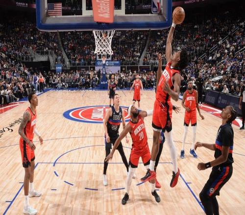 爱德华兹41分封神夜：森林狼第三节防守绞杀战如何撕碎灰熊