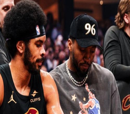 哈登18+7+6复仇活塞！他在场骑士8胜1负米切尔坐场边为他打Call