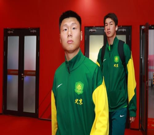 26岁国足锋霸放狠话赛季目标进3球!上赛季只进了2球,引发热议