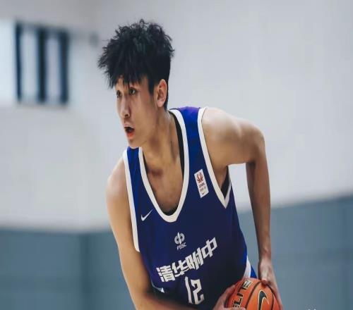 朱芳雨早已注意他3年,15岁身高2米07,11投全中,真是个好苗子