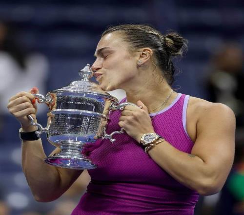 奥斯汀首创将为球员提供“愤怒屋”,萨巴拒戴彩虹手串遭外网批评