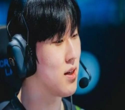 Zeka:只打过一次训练赛想和新队友们一起举起很多冠军奖杯