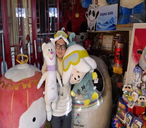 冬奥会米兰站传递圣火第一棒，是咱北京双奥志愿者