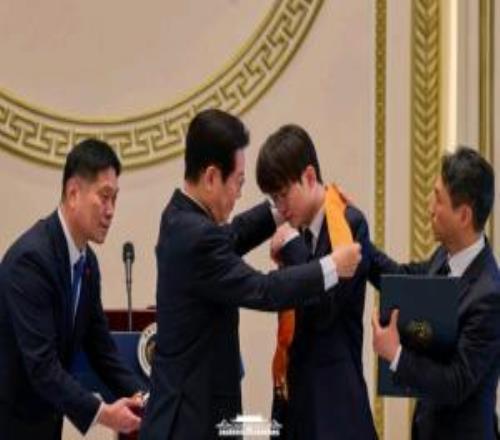 韩媒:以后“电竞到底是不是体育”这种争论再次出现我们只需回应“Faker拿了青龙章”