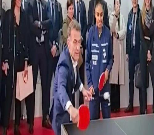 马克龙与王楚钦、孙颖莎等打乒乓球