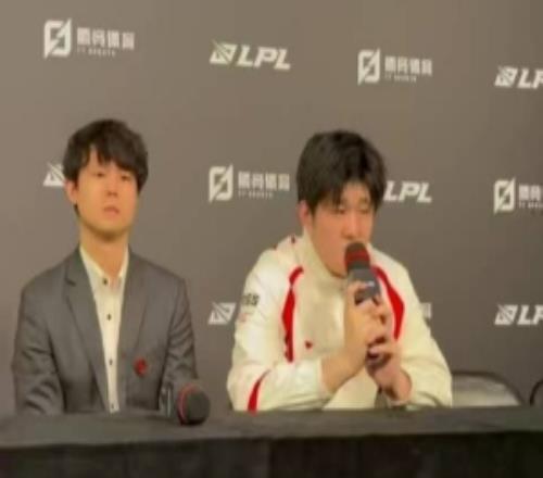 fengyue:失利的原因是我们中期的时候没有沟通好每一把都有点慢