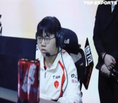 JiaQi:失利主要原因是自己没打好,打到这里输了比较可惜