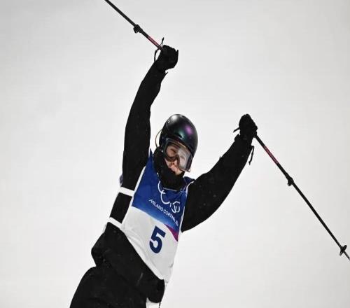 除夕夜谷爱凌大跳台再摘一银