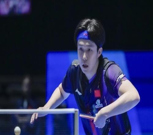 乒乓球亚洲杯男单决赛，王楚钦击败张本智和成功卫冕冠军