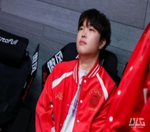 解说毛毛评Bin“世一上”动态：还没被没收手机的话那bin哥加油