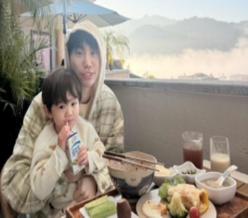 doinb分享带娃旅游照片:游客照+1