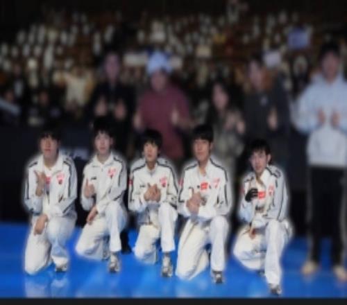 AL发布对阵JDGTES赛场VLOGHope:三天不吃饭只为之一战!