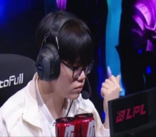 B站博主：狠狠拷打IG.Soboro离谱表现！看完主播觉得能打职业了