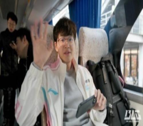 Xun赛后更博:兄弟们今天打的好,下一场也加油!