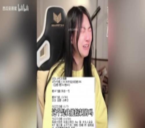 被网友一句话整破防!小苍直播时大哭:哪个女的年纪大了没有法令纹