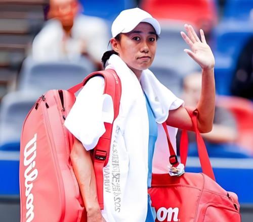 张帅遭苦主双杀2025单打之旅结束,网友:姐姐双打有望带来惊喜