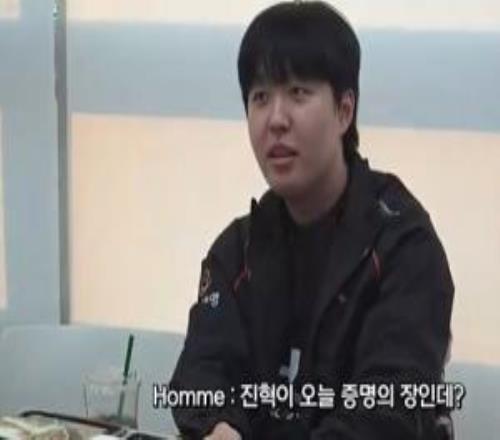 回旋镖!HLE二比三不敌T1,此前Kanavi曾表示Zeus和Delight这样的队友也能赢T1