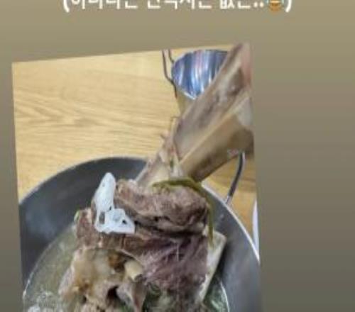 Gumayusi分享在HLE第一餐:阿姨盛汤问我要吃两块肉还是三块